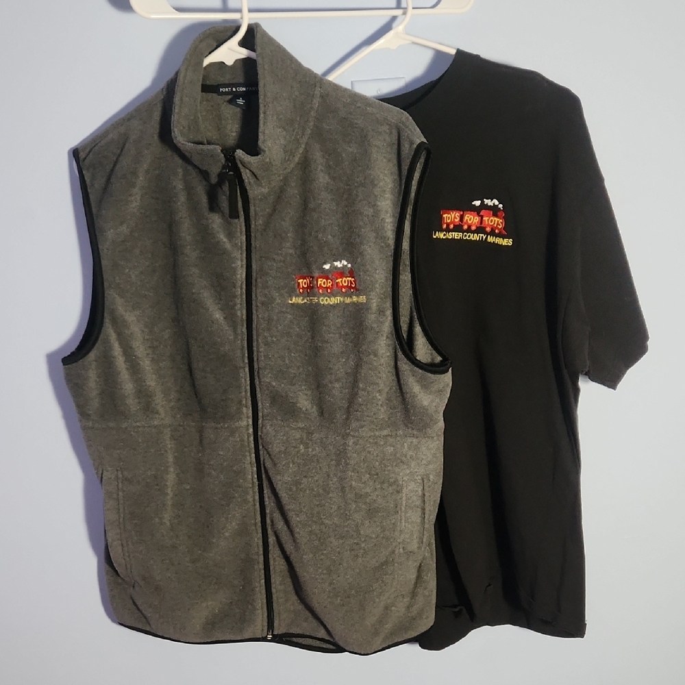 Port & Company Toys for Tots Grey Fleece Vest and Black T-Shirt Set
